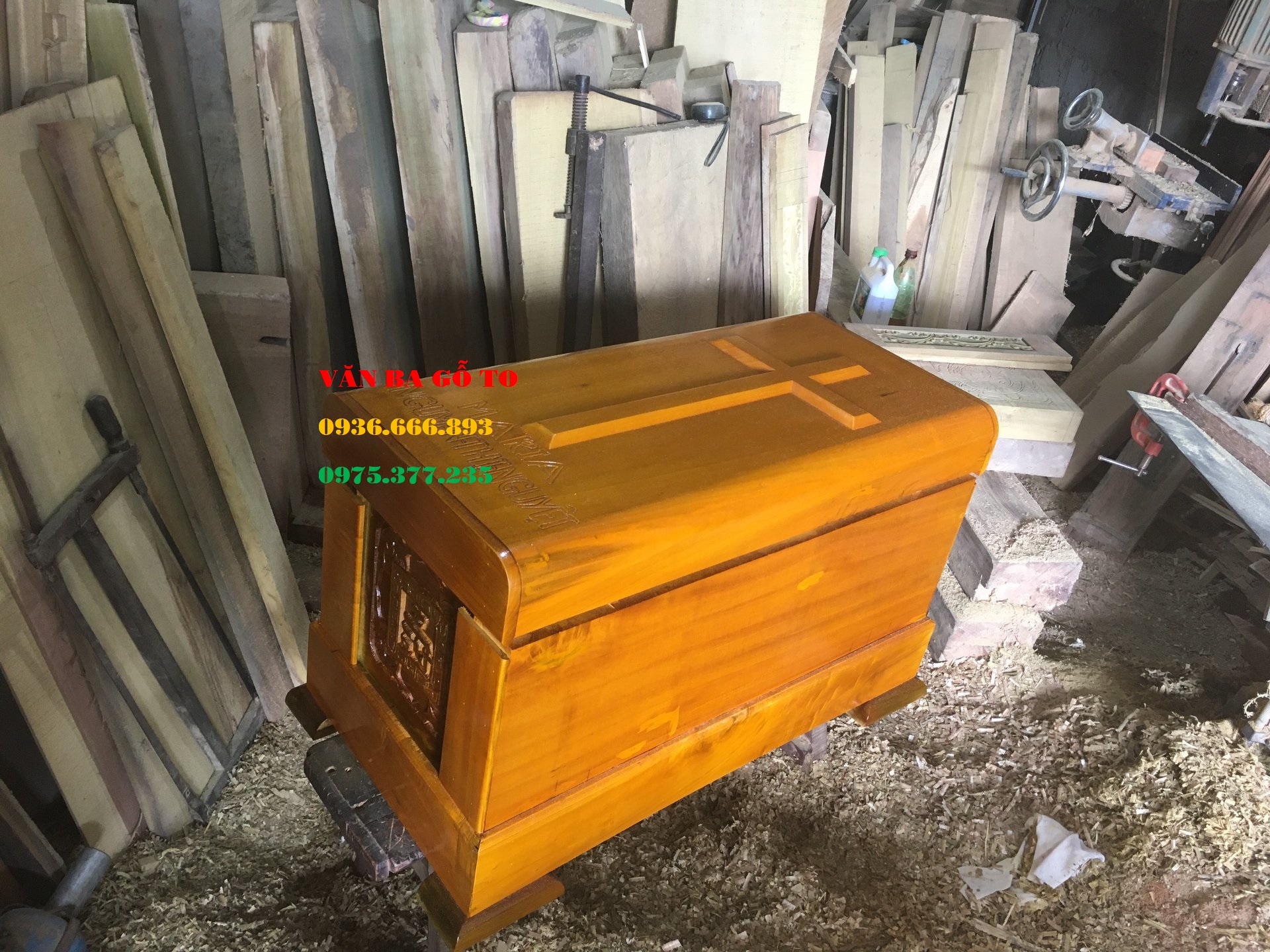 Quách gỗ vàng tâm