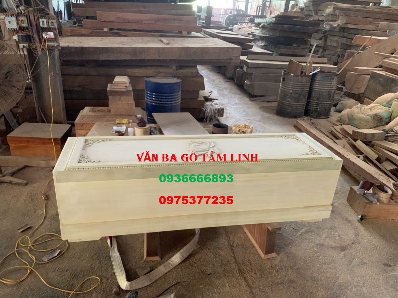 quan tài gỗ vàng tâm