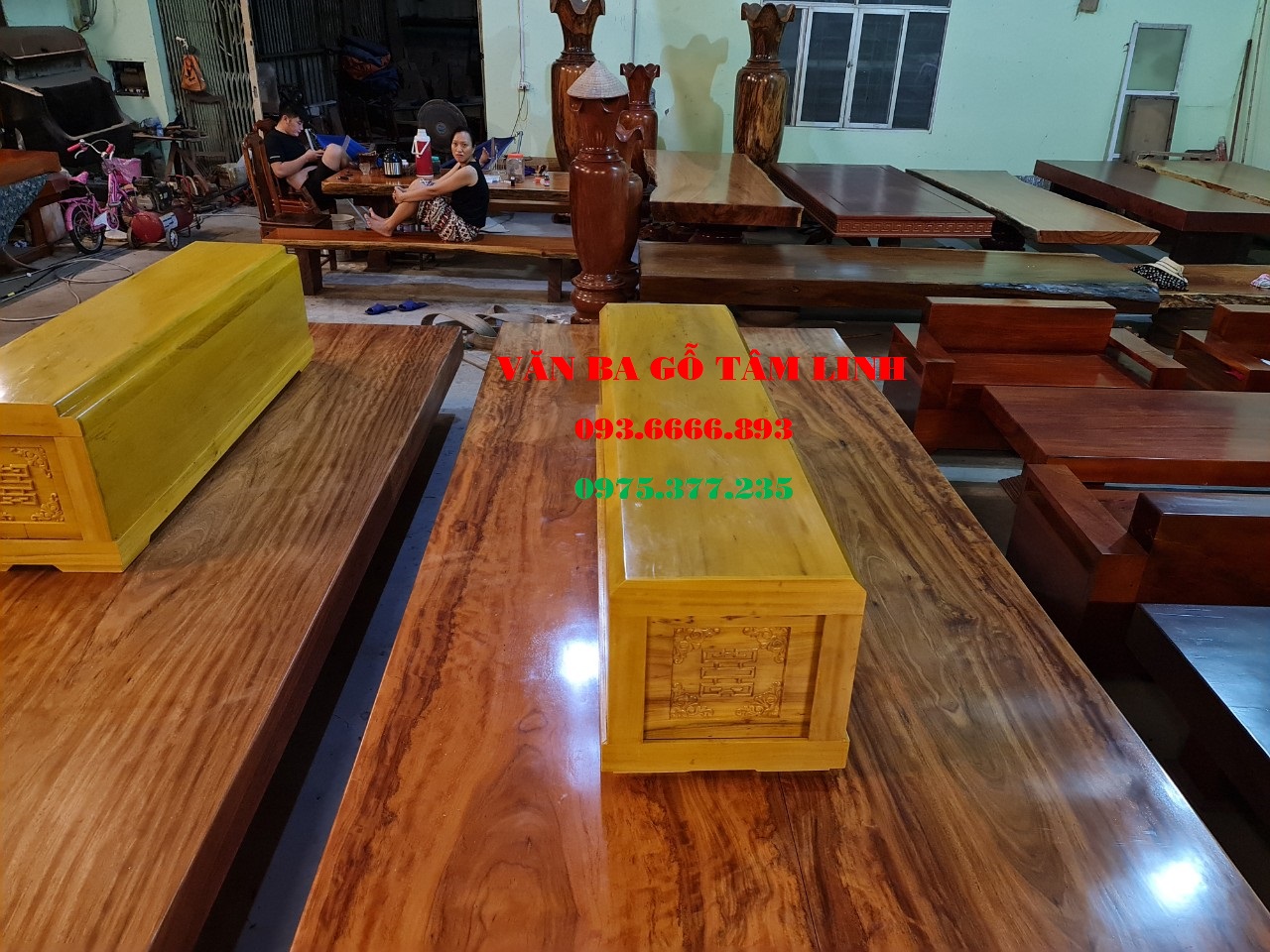 quan tài gỗ vàng tâm