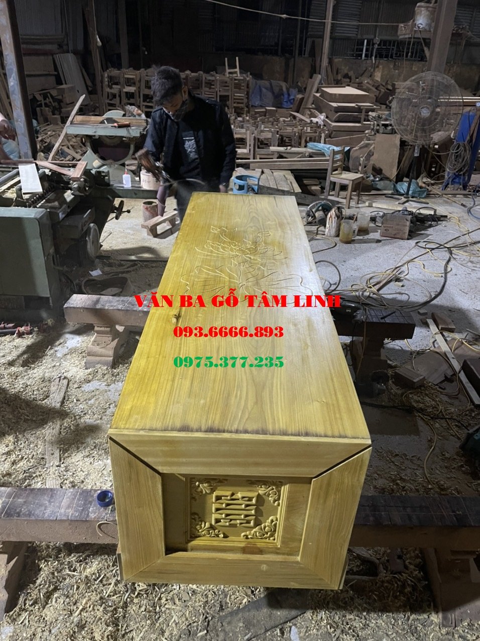 quan tài gỗ vàng tâm