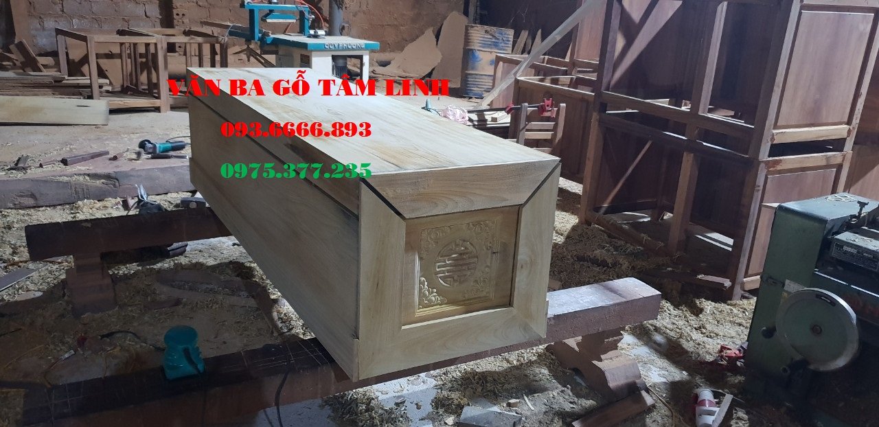 quan tài gỗ vàng tâm