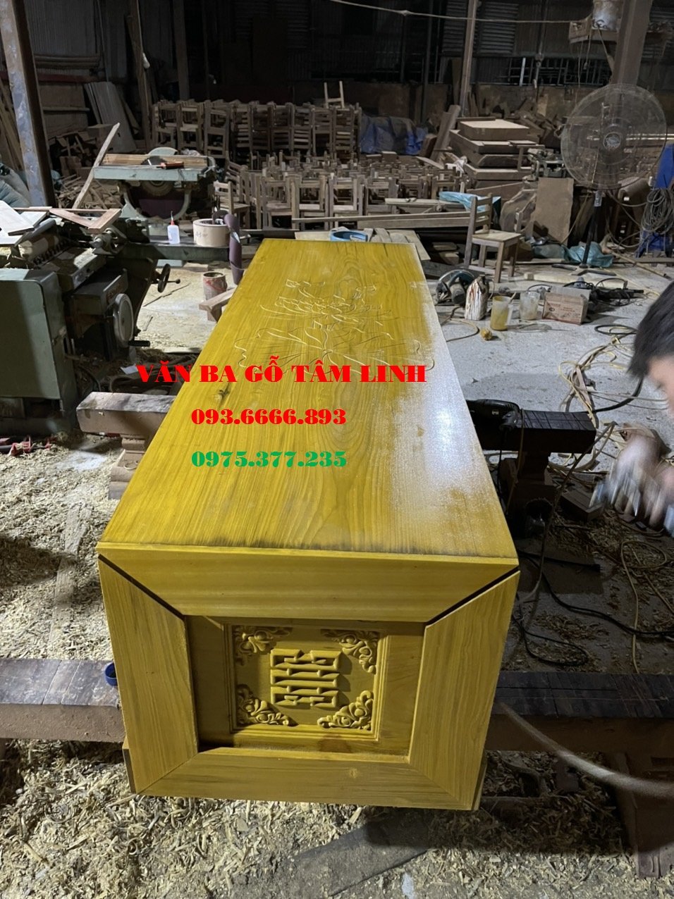quan tài gỗ vàng tâm