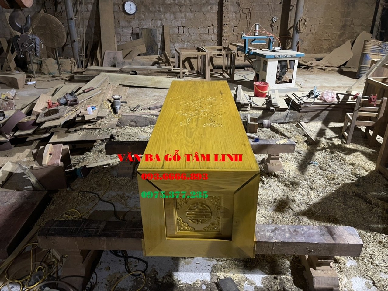 quan tài gỗ vàng tâm