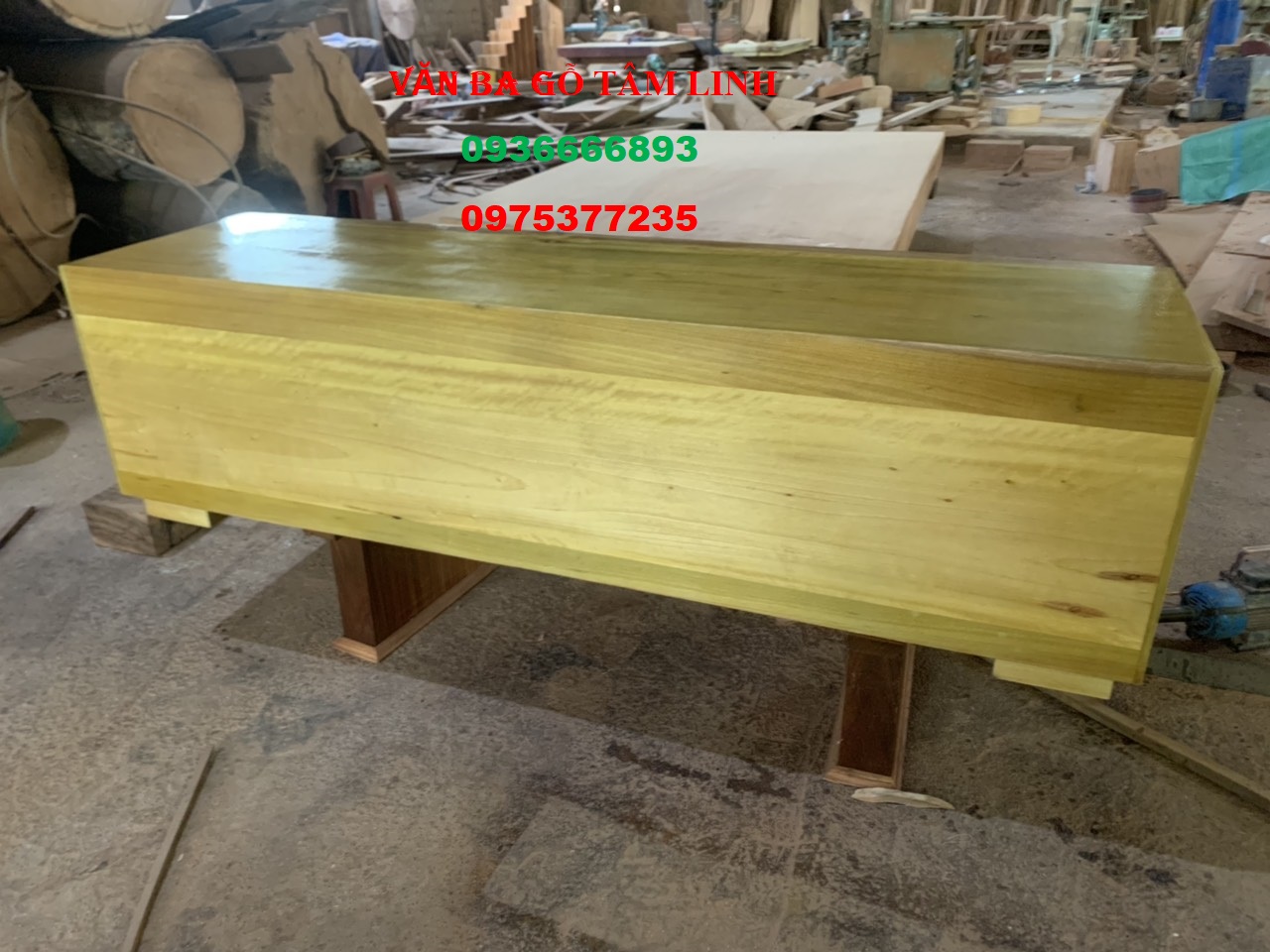quan tài gỗ vàng tâm