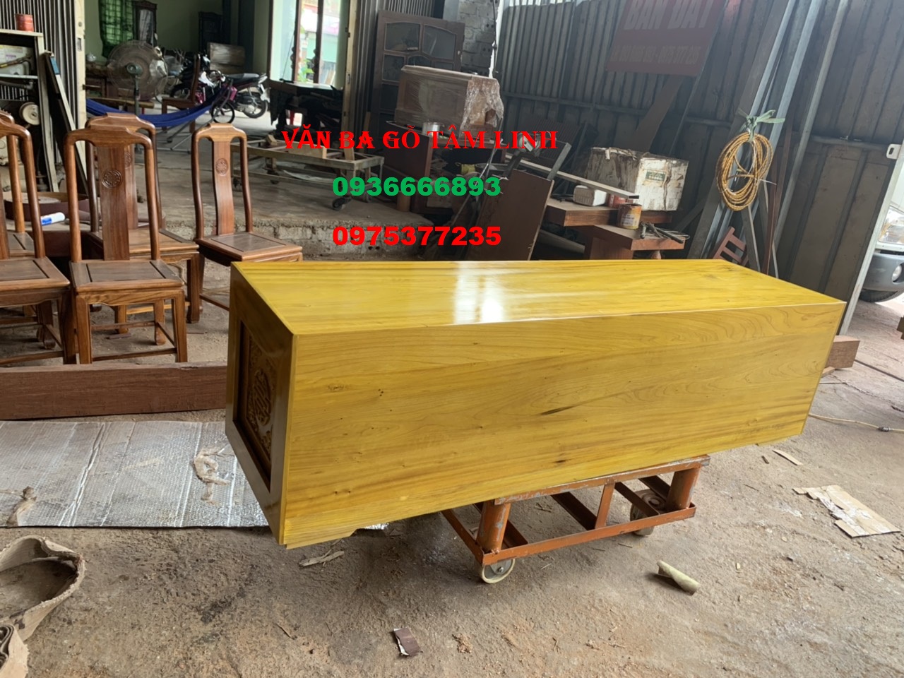 quan tài gỗ vàng tâm