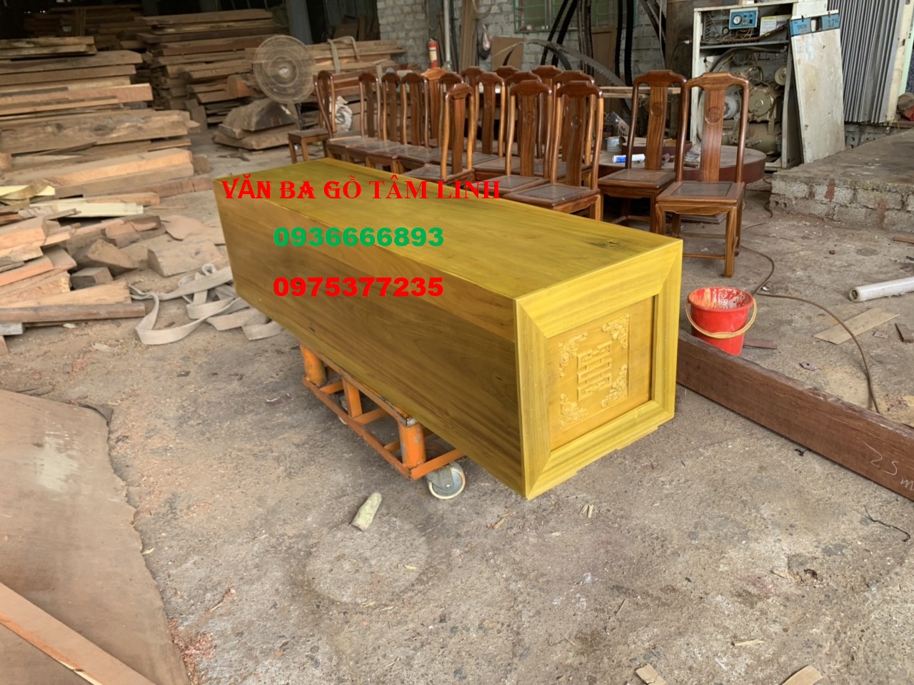 quan tài gỗ vàng tâm