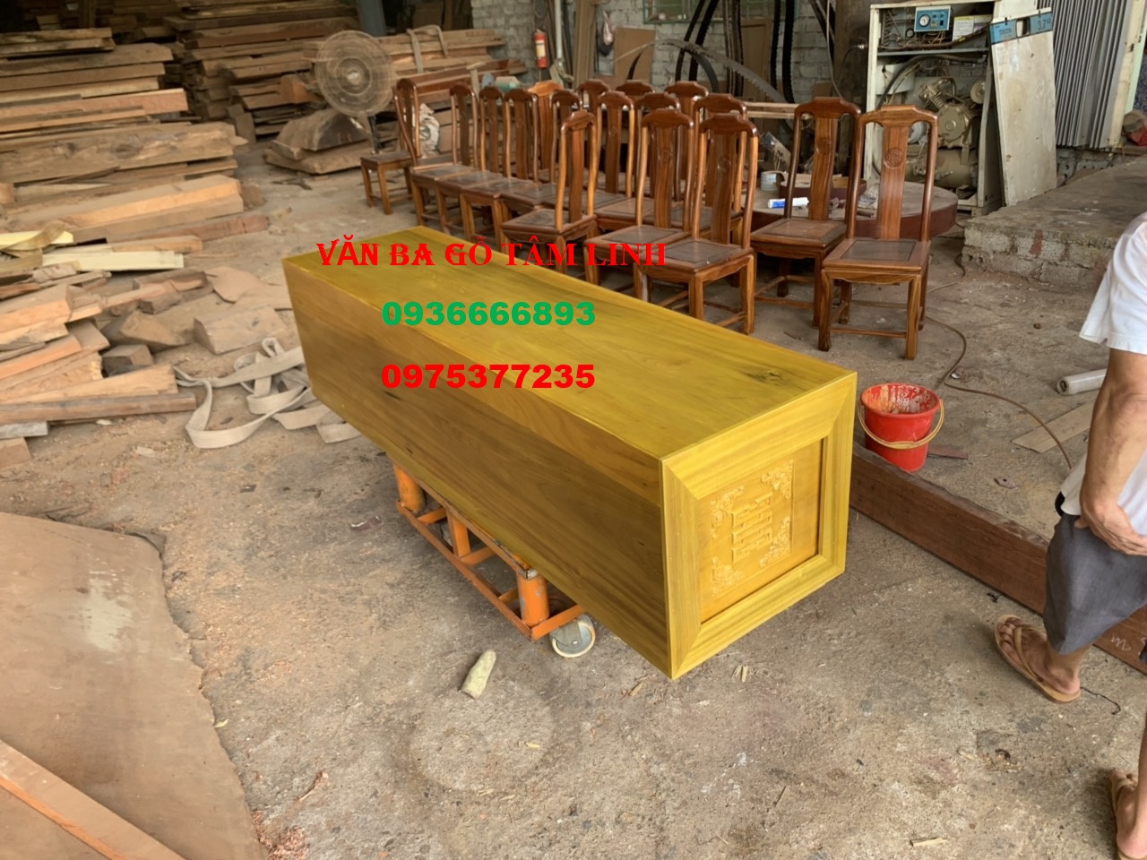quan tài gỗ vàng tâm