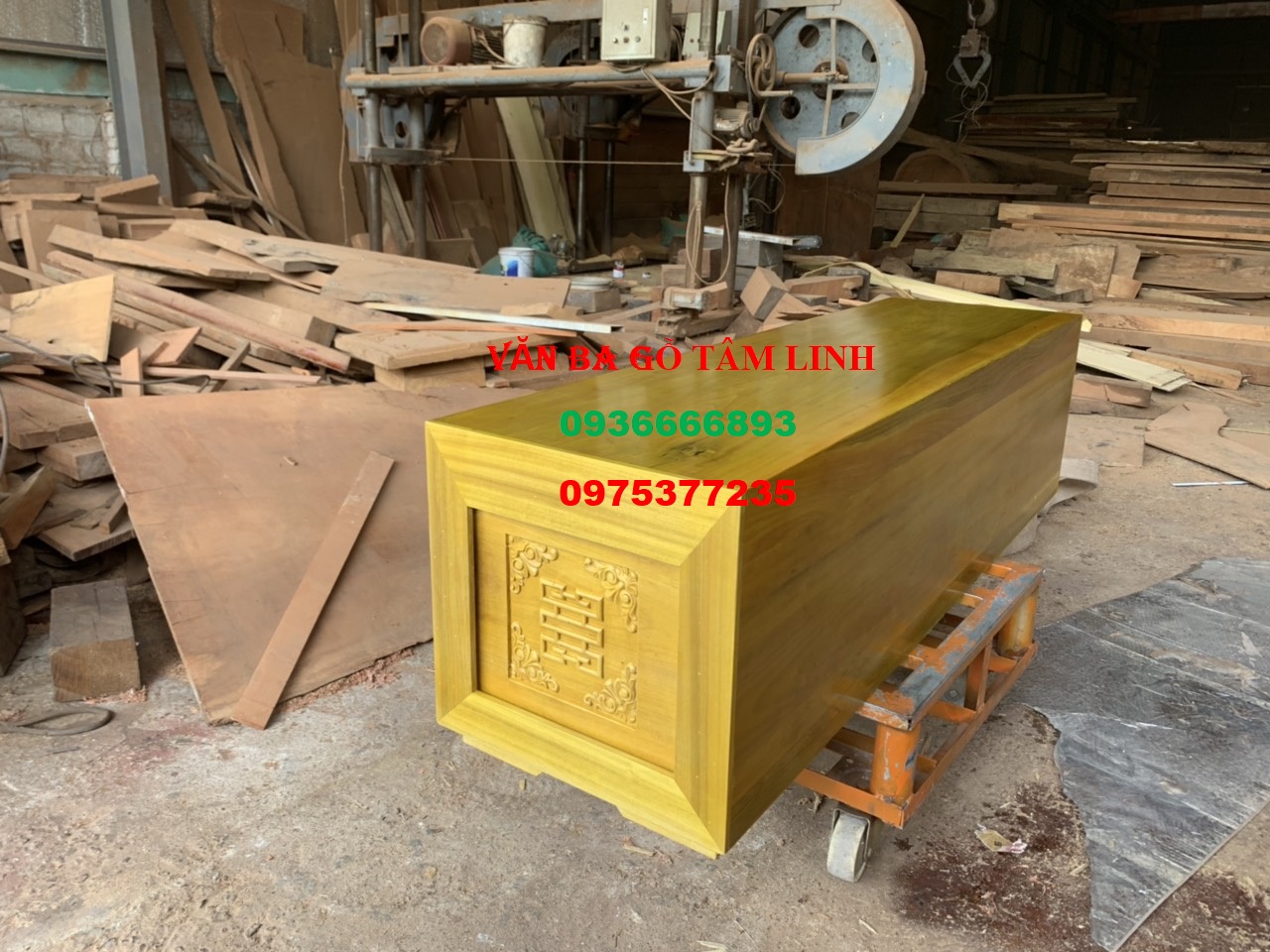 Quan tài gỗ vàng tâm