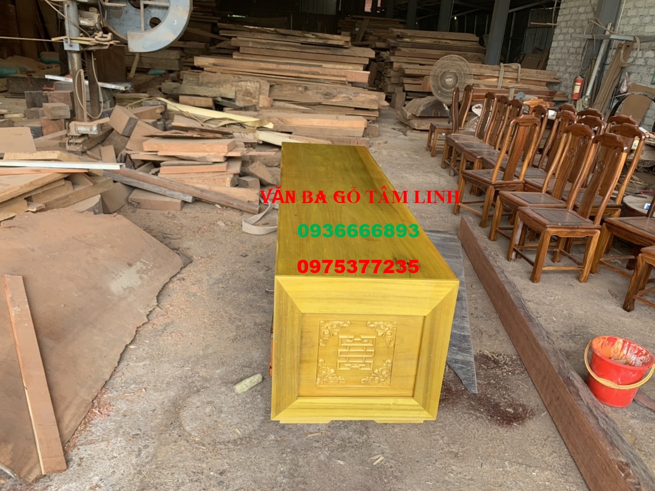 quan tài gỗ vàng tâm