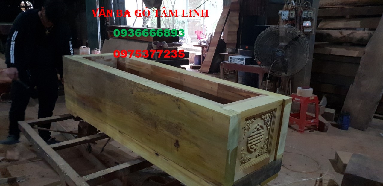quan tài gỗ vàng tâm