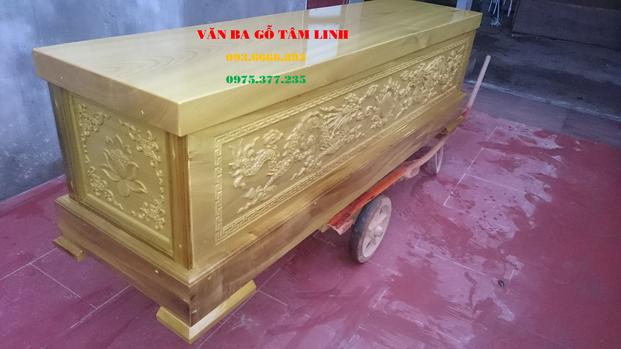 quan tài gỗ vàng tâm