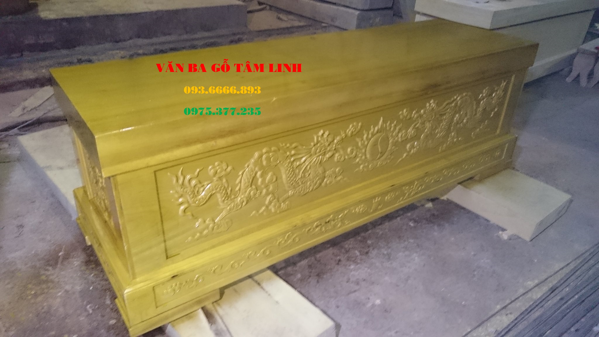 quan tài gỗ vàng tâm