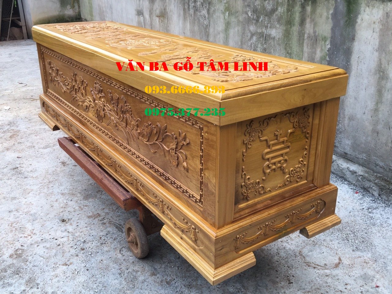 quan tài gỗ vàng tâm