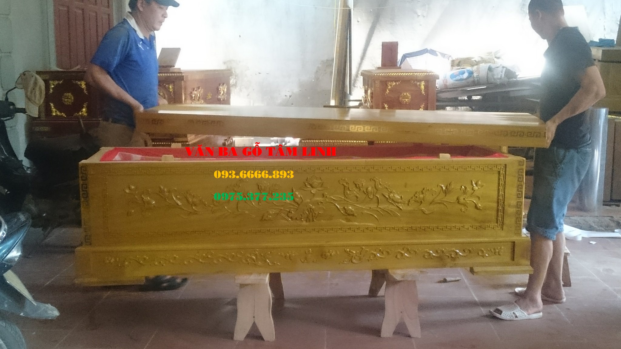 quan tài gỗ vàng tâm